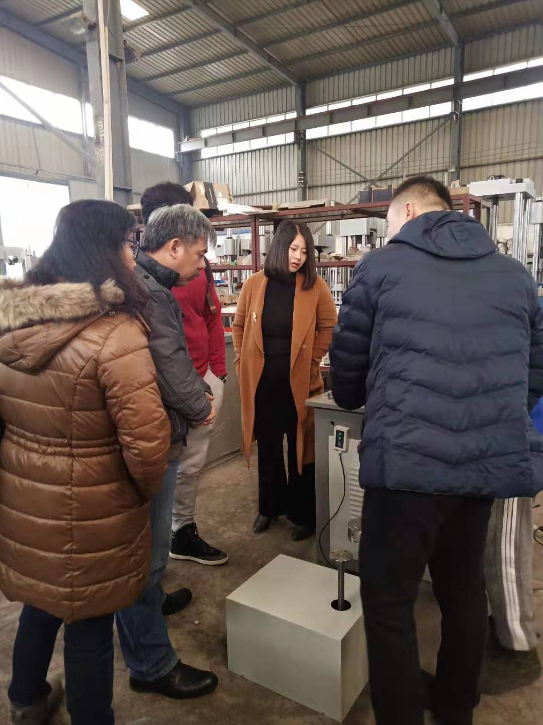 國外客戶到濟南蜜桃无码视频工廠參觀考察