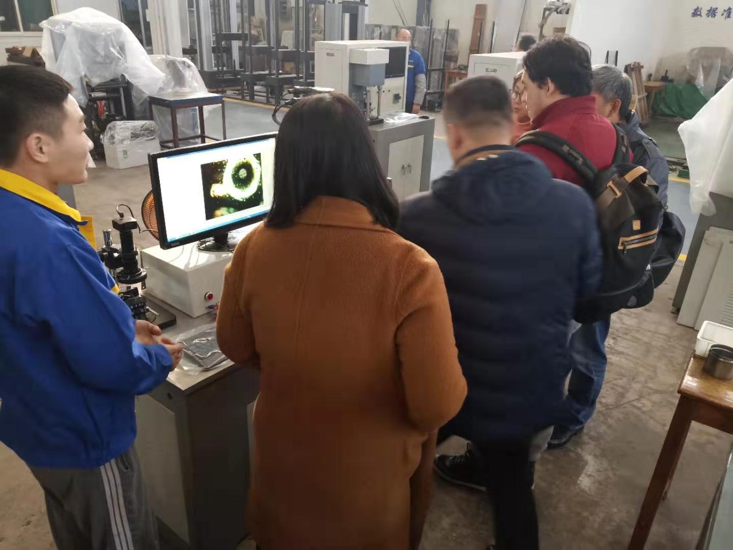 國外客戶到濟南蜜桃无码视频工廠參觀考察